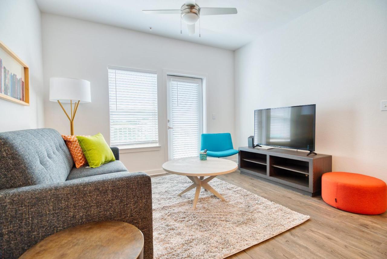 Grand Two Bedroom Two Bathroom Apartment With Balcony Gainesville Exterior photo