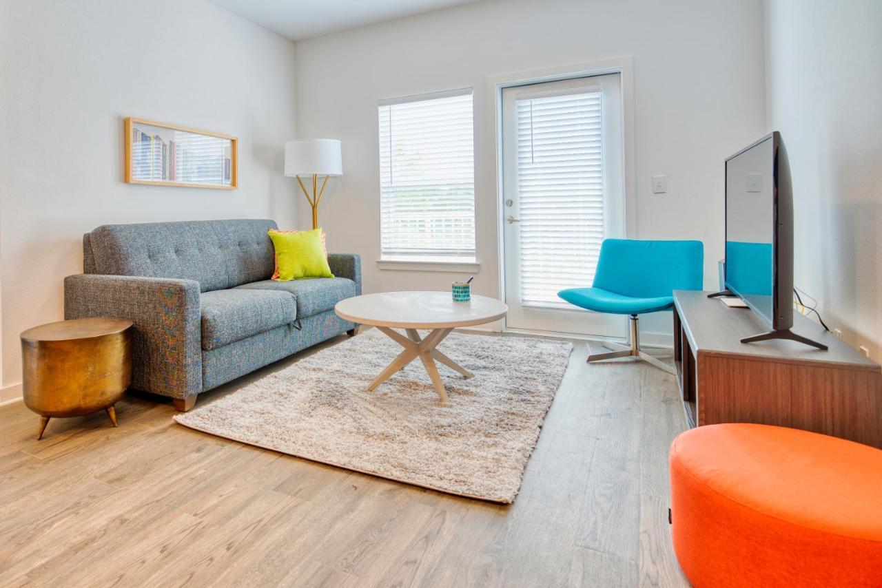 Grand Two Bedroom Two Bathroom Apartment With Balcony Gainesville Exterior photo